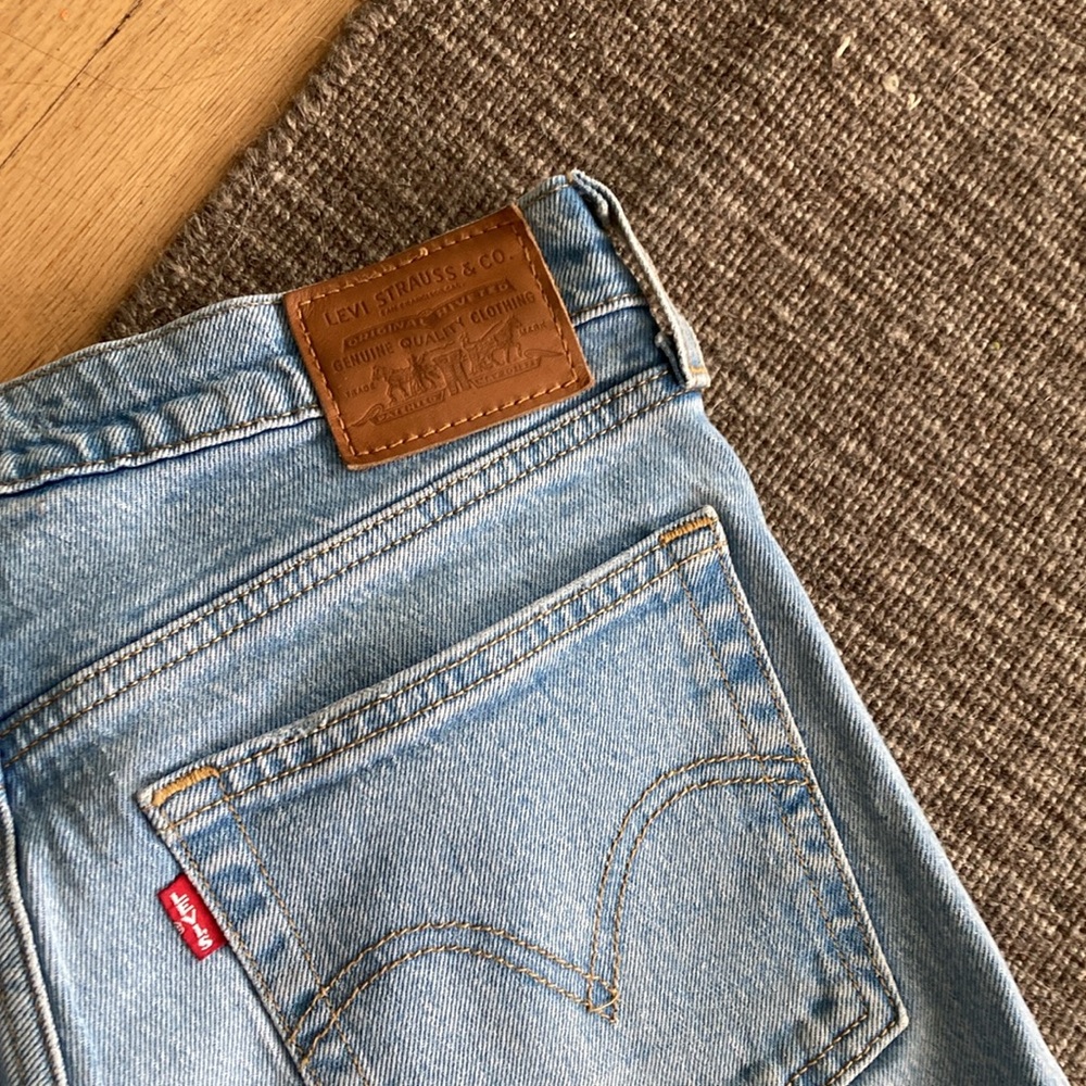 Levi’s Wedgie Straight, button fly SZ 27